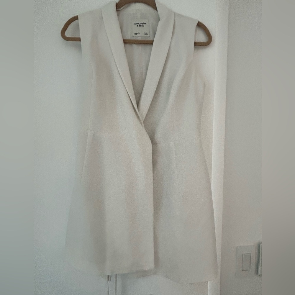 Abercrombie and Fitch Sleeveless Blazer dress